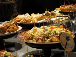 Barra_de_pintxos_Donosti_07